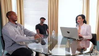 Вероника Авлув нест, махсусан задумывалась дар бораи межрасовом кушод threesome