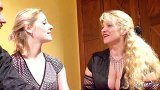 ���ጣት inexperienced ቅድሚያ የሚሰጡዋቸውን እርዳታ አዋቂ ጎረቤት አሁን Threesome ቀጥል