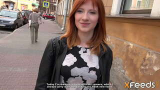 ���วามงามทำให้เขาเป็น blowjob และพวกเขามีเซ็กส์นอนบนโซฟาใน doggystyle และกันนิ่งนั่นทำให้ comely ผู้หญิง moan