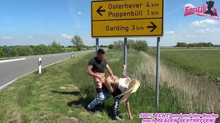 Creampie uz ielas ar blondīni cum slampa