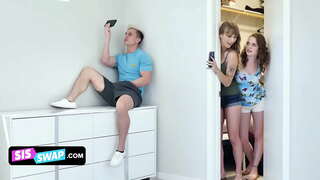 Siswap - Lusty Stepsisters උපක්රමය ඔවුන්ගේ විශාල Stepbros හා මගුලක්ද ඔවුන් යහන මත