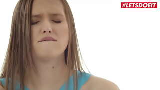 WHITEBOXXX - (Stacy क्रूज़) - मोहक तरुण प्रखर प्रेम करत सत्र तिच्या प्रियकर सह