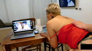 Otkrijem da ga špijuniraš me dok je masturbirao sam i ja ga napuniti dupe s mlijekom dok to preplavi .....