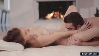 A brunette yabasebenzi pussy licked ke fucked ngomoya wakhe umphathi