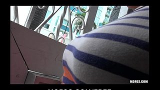 Big-tit brunette girlfriend Sabrina Taylor inika enkulu yoluntu BJ