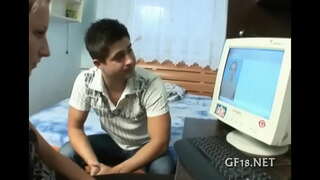 Nasty chick liphakamisa yakhe ende legs.