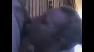 ���ြော ၃၀&#039;နှစ်အရွယ်ရွှေရောင်ယူတာပဲနှင့် deepthroats။