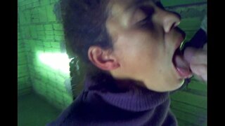 آخر میں ایک نئے برانڈ ، بارش میں ایک بوجھ لے کے اس کے منہ میں سہ