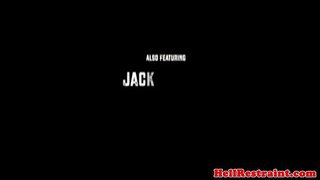 Breastbound под пичка казнет од страна на дом мајстор