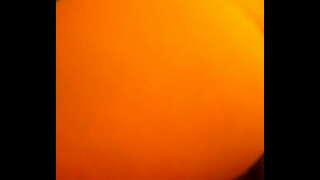 Baise pendant que ses parents sont dans la pièce d'à