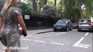 Sexy palpebrar rubio Ashley Pilotos ao aire libre exibicionismo e afeccionado voyeur bebé