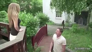 ���െറിയ സ്ലിം Teen fucked by the landlord കാരണം കടങ്ങൾ 