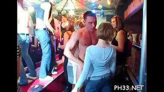 ���्टड भाड़ में गाल गरम बन गया