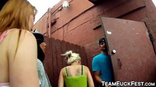 پسر هیجان زده می شود به فاک پورنو