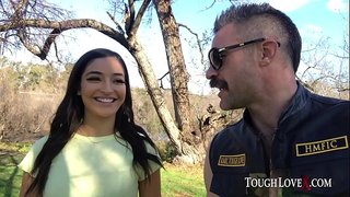 ���ુબળી પાતળી સ્ત્રી કાળી cutie દ્વારા fucked એક મોટો લોડો ઘણી વખત