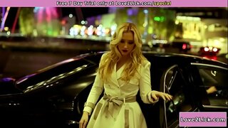 Блондинка килә үз клиентке, доминирующей бизнесвумен.Аңа велят раздеться һәм күтәренке кәеф белән куанып поводок.Вакыт лизать киску.Шуннан соң ул трется турында, аңа үткәндәге кебек, ул насаживается аңа бу зат, әлегә ул кончает аңа үз авызы.Ул берђœгђ дђ тими пальцами һәм сорый кончить