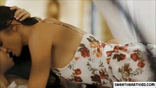 Сексуалды іш киімдегі сексуалды қыз