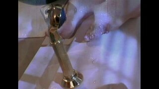 Požudan lesbian jebu u vruće kadica