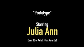 Lekár Dick Hlupáci Julia Ann &amp;amp; Jessica Jaymes veci ich smarty nohavice ústa tvrdý penis, dojenie, že v ich teplé ústa, aby si ich chutné cum! Celé Video &amp;amp; Julia Live @ JuliaAnnLive.com!