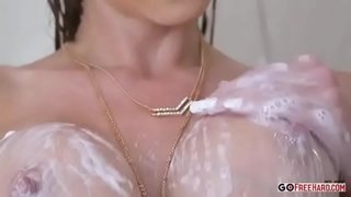 Ano ang kanyang pangalan pls ?