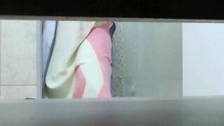 ���้องสาวกับนอนอาบแดดผิวสีแทนเส้นเซ็กซี่เป็นอัดอาบน้ำโดยไม่มีเธอรู้