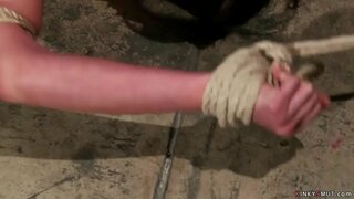 Обманутая аялы-блондинка менен чоң сиськами Черри Порвала галстуки жана затыкает оозун миниатюрной брюнетке-азиялык массажистке, у, анын роман күйөөсү менен, андан кийин анын трахают в анал