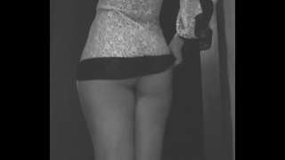 I martuar me gruan duke treguar off në b. kukull, burri i saj cuckold